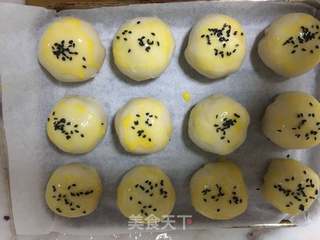 蛋黄酥的做法步骤:10