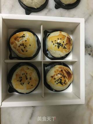 蛋黄酥的做法步骤:12