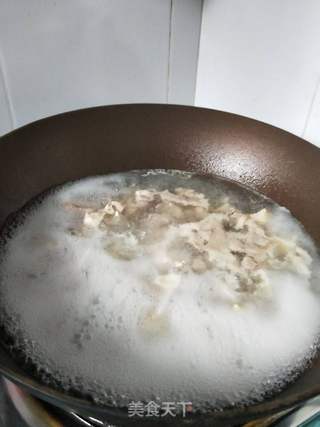 胡萝卜鸡腿焖饭的做法步骤:2