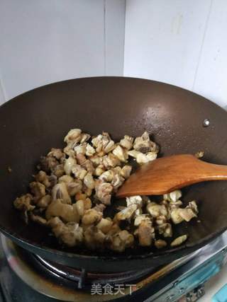 胡萝卜鸡腿焖饭的做法步骤：3