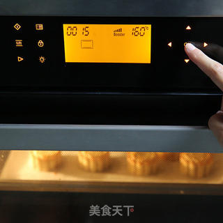 中秋传统佳品——蛋黄莲蓉月饼的做法步骤:19