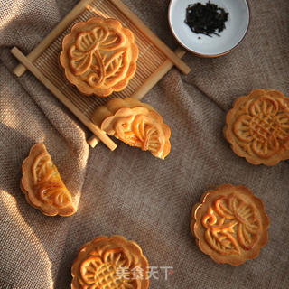 中秋传统佳品——蛋黄莲蓉月饼的做法步骤:21