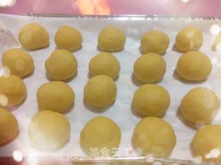 奶黄流沙月饼的做法步骤:30