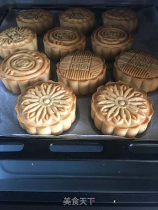 广式月饼的做法步骤:7