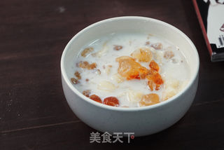 【小森妈妈菜谱】滋润养颜桃胶雪莲子炖奶的做法步骤:3