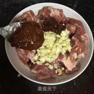 香芋蒸排骨的做法步骤:3