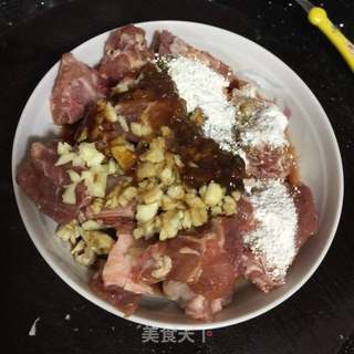 香芋蒸排骨的做法步骤:5