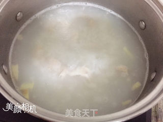 周末简单饮食---皮蛋瘦肉粥的做法步骤:4