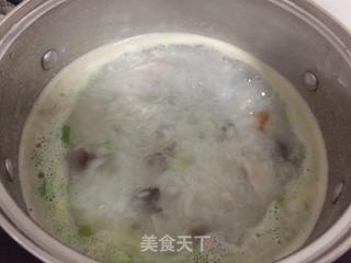 周末简单饮食---皮蛋瘦肉粥的做法步骤:5