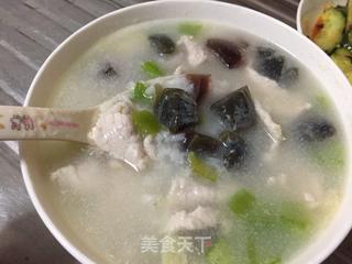 周末简单饮食---皮蛋瘦肉粥的做法步骤:7