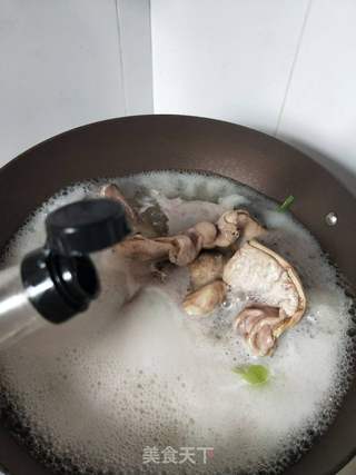 香辣猪肚煲鸡的做法步骤:4