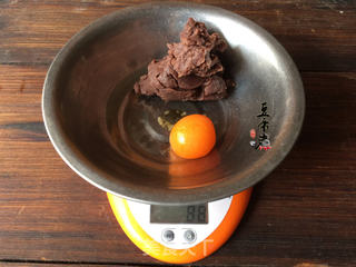 广式红糖枣泥豆沙月饼的做法步骤:4