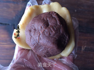 广式红糖枣泥豆沙月饼的做法步骤:6