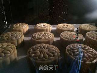 广式红糖枣泥豆沙月饼的做法步骤:9