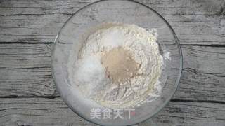 豆沙蛋黄面包的做法步骤:3