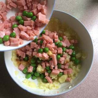 香煎馄饨皮土豆春卷的做法步骤:6