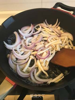 蘑菇海鲜味噌汁的做法步骤:3