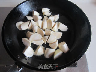 蚝油茭白的做法步骤:2
