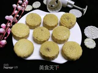2017年的豆沙蛋黄月饼 的做法步骤:10