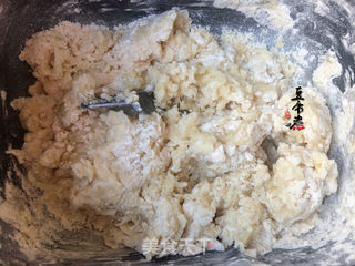 红豆沙蛋黄酥的做法步骤：2