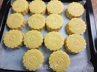 绿豆蓉月饼的做法步骤:6
