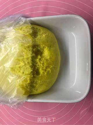 巧做奶香南瓜花卷的做法步骤:5