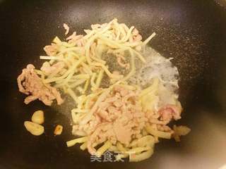 鱼香肉丝的做法步骤：4
