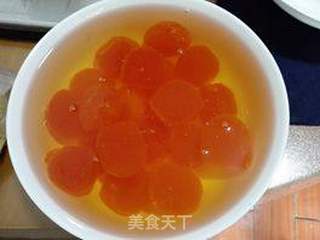 广式莲蓉蛋黄月饼的做法步骤:2
