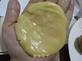 广式莲蓉蛋黄月饼的做法步骤:11