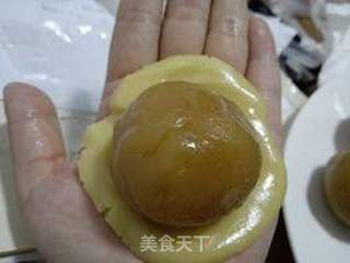 广式莲蓉蛋黄月饼的做法步骤:12