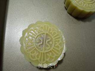 广式莲蓉蛋黄月饼的做法步骤:16