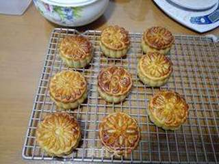 广式莲蓉蛋黄月饼的做法步骤:19