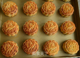 金桔莲蓉月饼的做法步骤:13