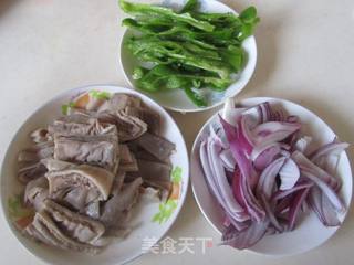青椒洋葱爆肚条的做法步骤:7