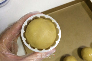 蔓越莓椰蓉月饼的做法步骤:21