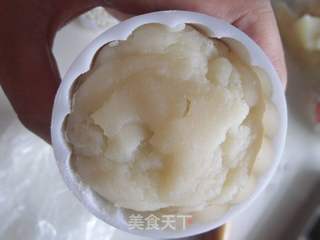 豆沙蛋黄冰皮月饼的做法步骤:7