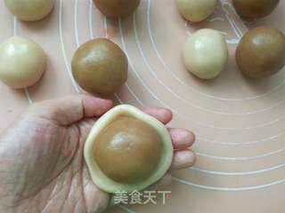 广式蛋黄月饼的做法步骤:14