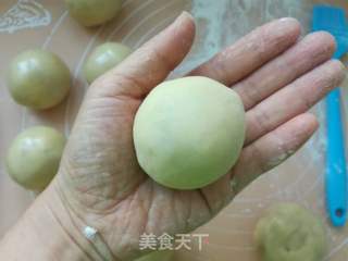 广式蛋黄月饼的做法步骤:16