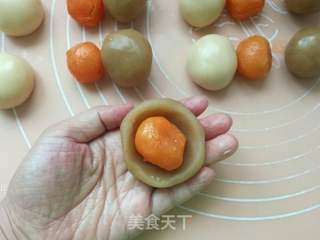 广式蛋黄月饼的做法步骤:10