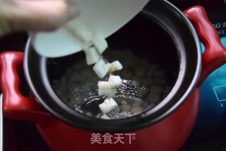莲子牛奶西米糖水的做法步骤:6