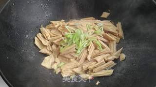 葱烧腐竹的做法步骤:9