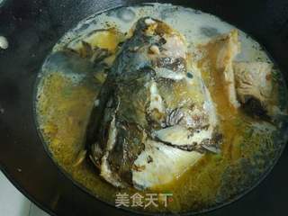 鱼头炖豆腐的做法步骤:9