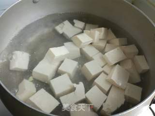 鱼头炖豆腐的做法步骤:11