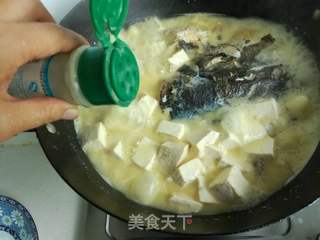 鱼头炖豆腐的做法步骤:14