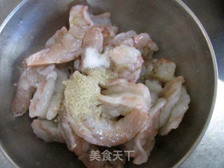 马蹄炒虾球的做法步骤:4