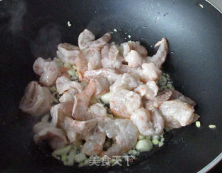 马蹄炒虾球的做法步骤:7