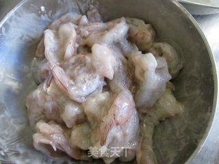 马蹄炒虾球的做法步骤:5