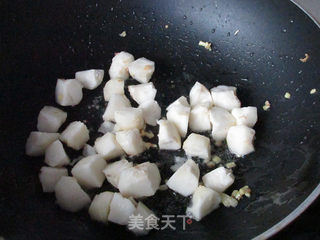 马蹄炒虾球的做法步骤:9
