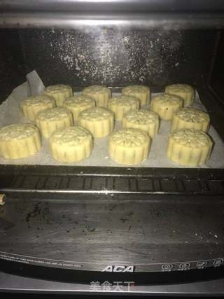 烘培小白的烘培之旅--广式豆沙月饼的做法步骤：16