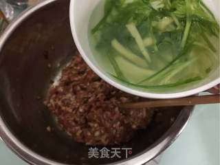 咸蛋黄鲜肉月饼的做法步骤:3